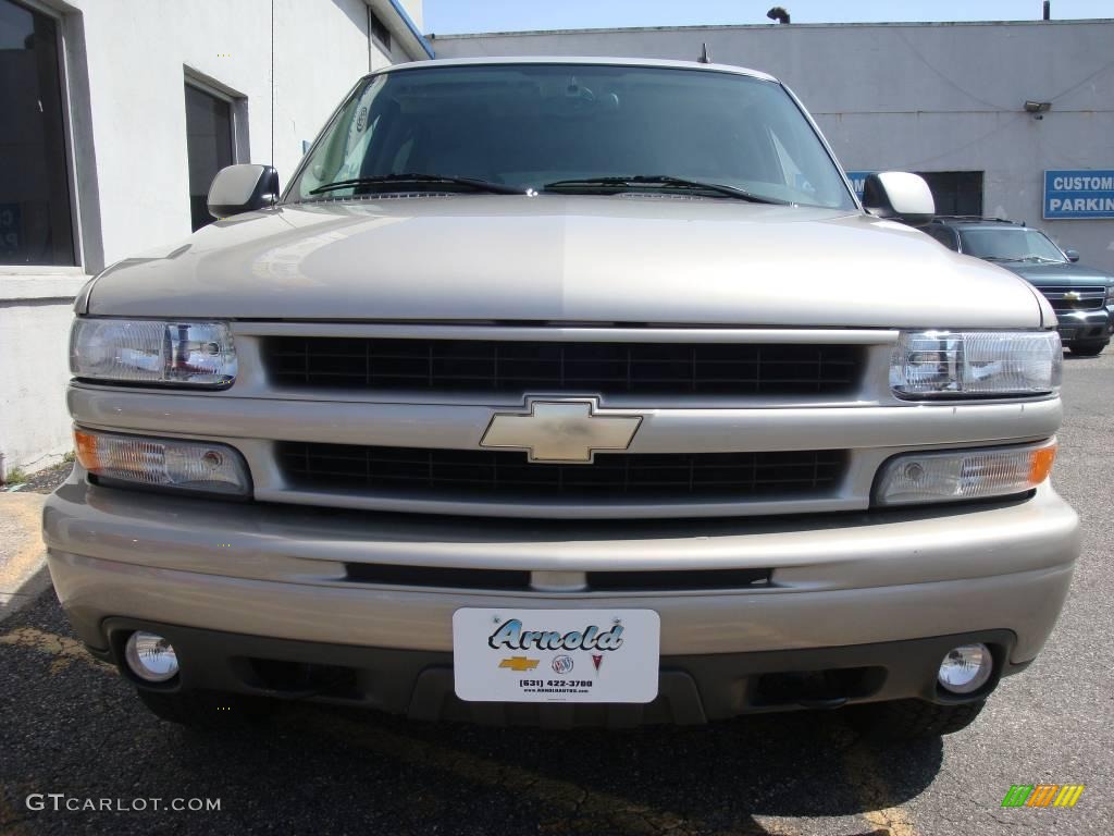 2006 Suburban Z71 1500 4x4 - Silver Birch Metallic / Gray/Dark Charcoal photo #2