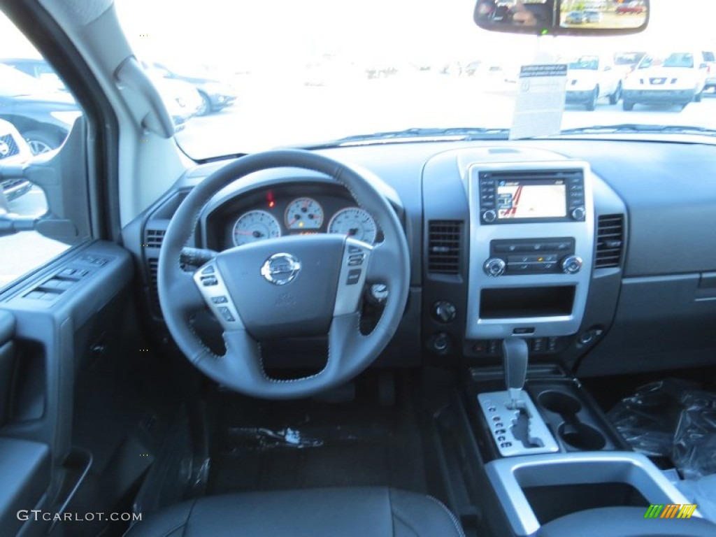 2014 Titan Pro-4X Crew Cab 4x4 - Cayenne Red / Pro-4X Charcoal photo #13