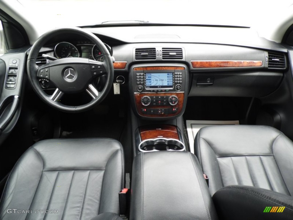 2006 Mercedes-Benz R 350 4Matic Black Dashboard Photo #89389065