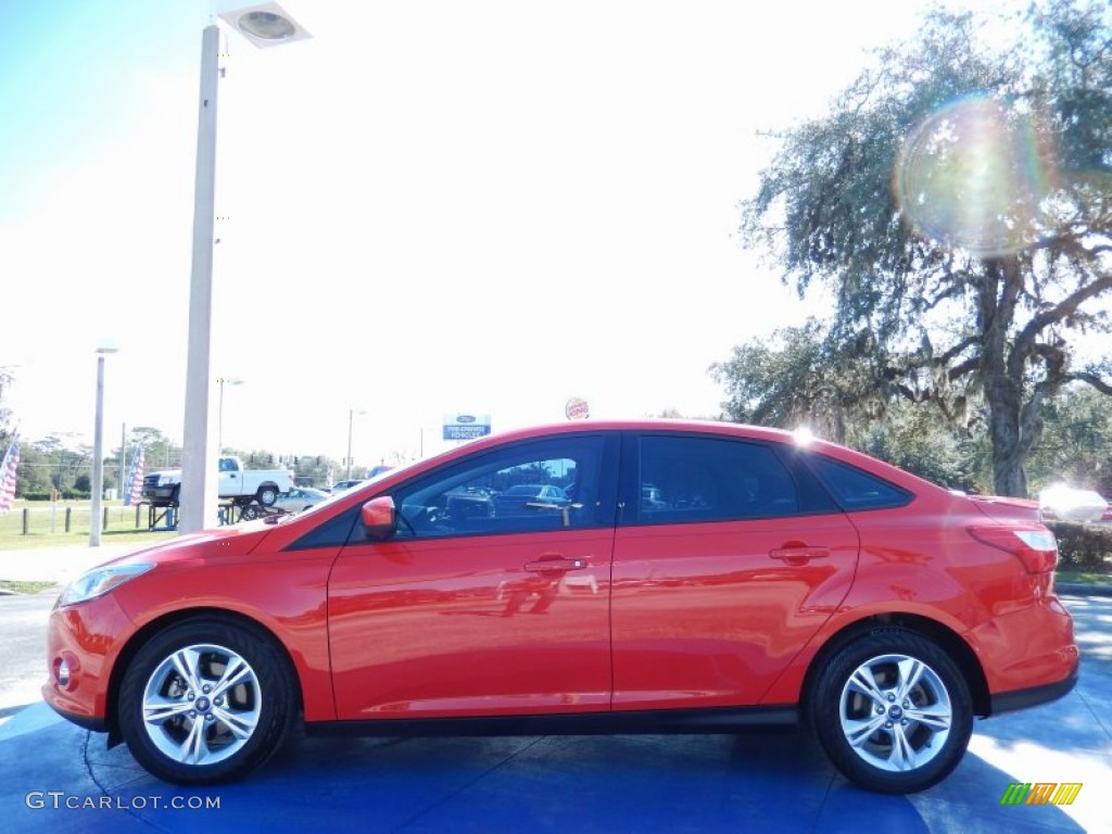 2012 Focus SE Sport Sedan - Race Red / Two-Tone Sport photo #2