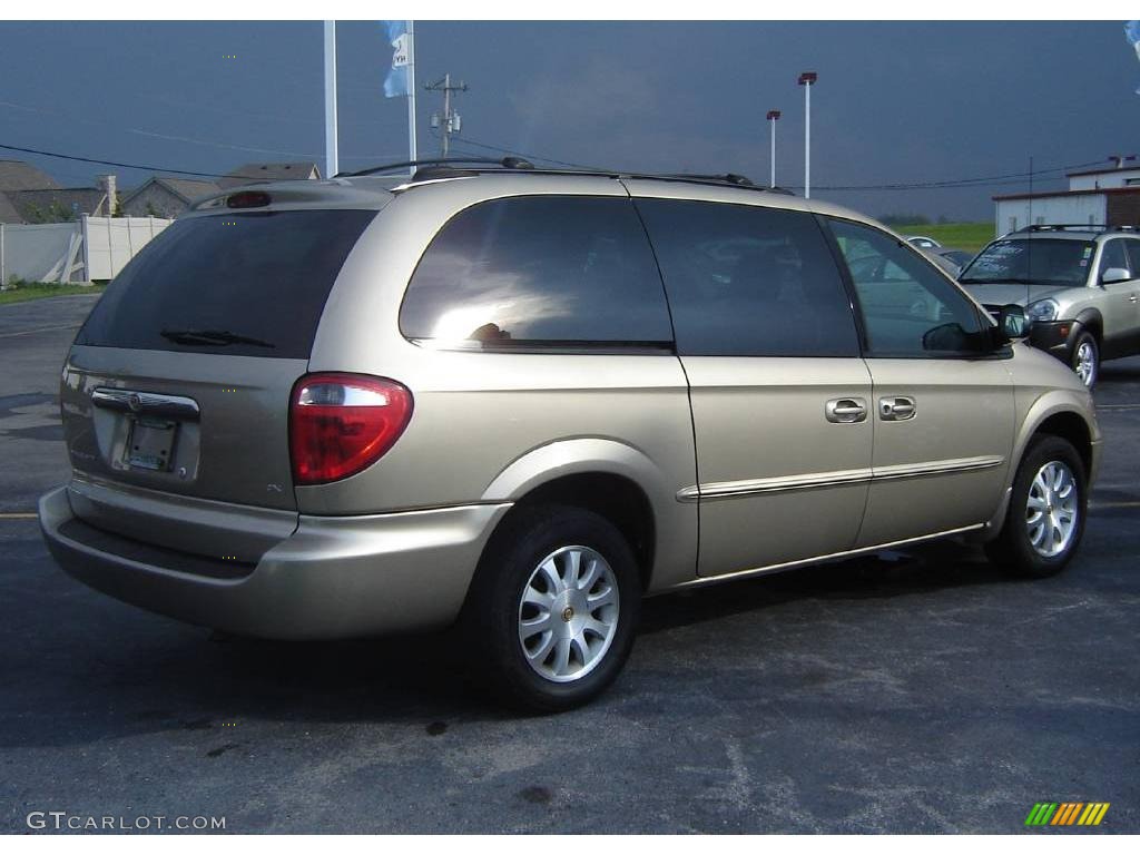 2002 Town & Country EX - Light Almond Pearl Metallic / Taupe photo #5