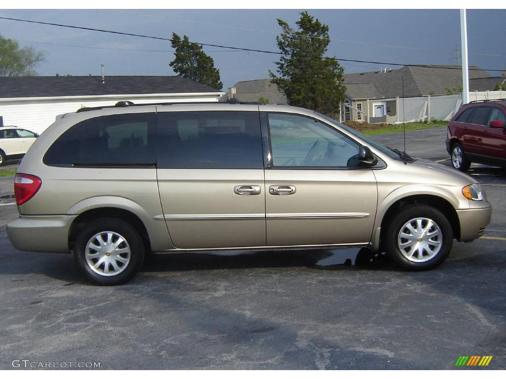 2002 Town & Country EX - Light Almond Pearl Metallic / Taupe photo #6