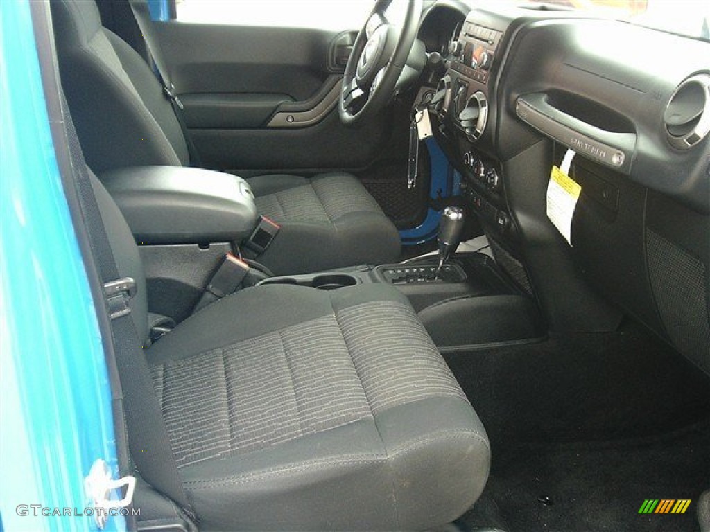 2011 Wrangler Unlimited Mojave 4x4 - Cosmos Blue / Black photo #12
