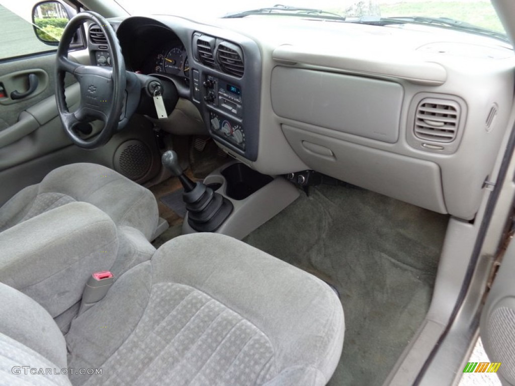 1998 Chevrolet S10 LS Regular Cab Beige Dashboard Photo #89397456