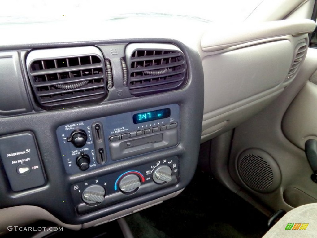 1998 S10 LS Regular Cab - Pewter Metallic / Beige photo #26