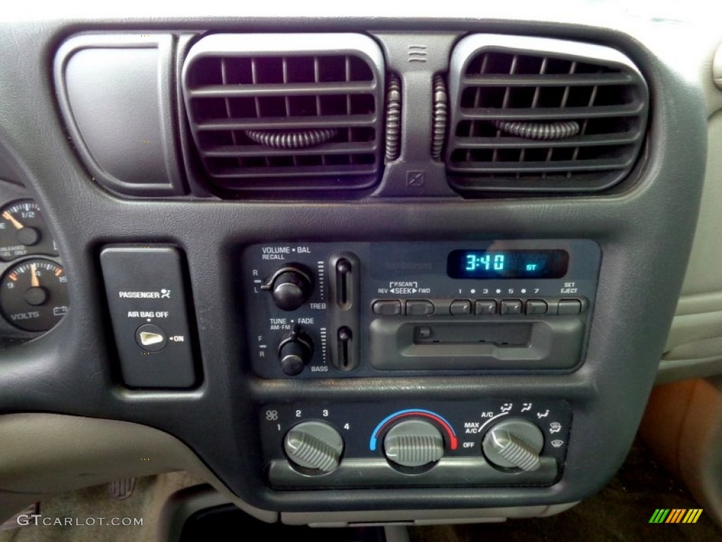 1998 S10 LS Regular Cab - Pewter Metallic / Beige photo #44