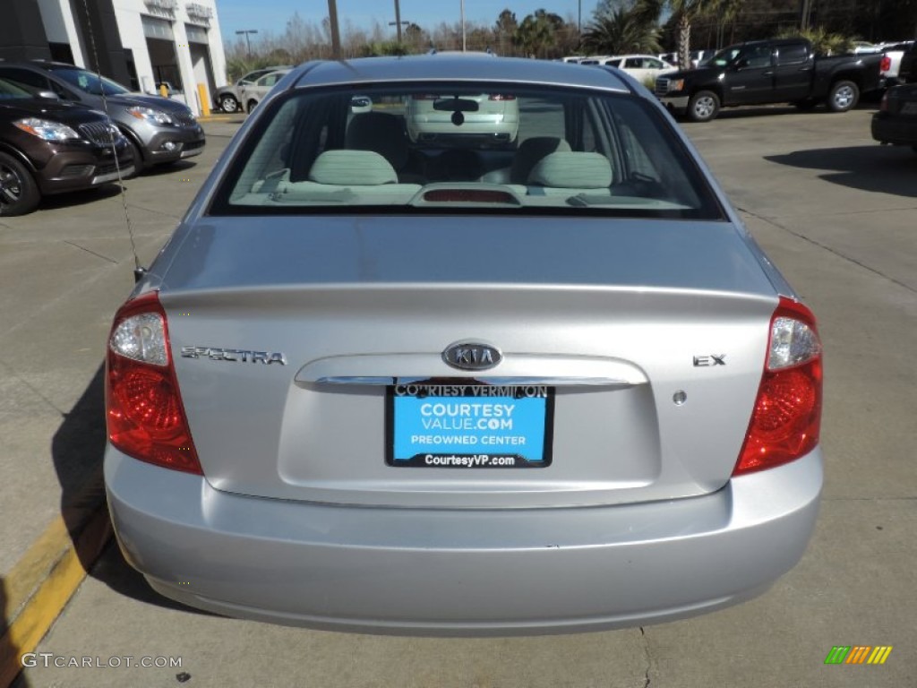 2005 Spectra EX Sedan - Clear Silver / Gray photo #3