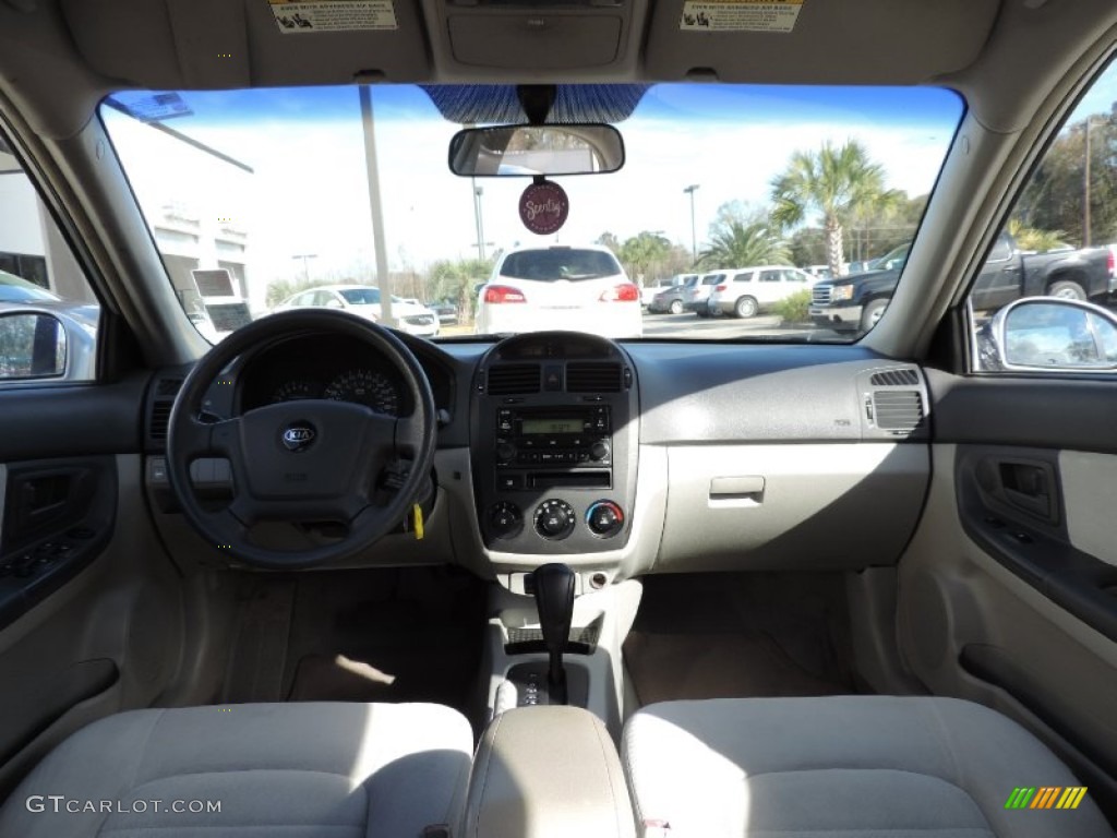 2005 Spectra EX Sedan - Clear Silver / Gray photo #11