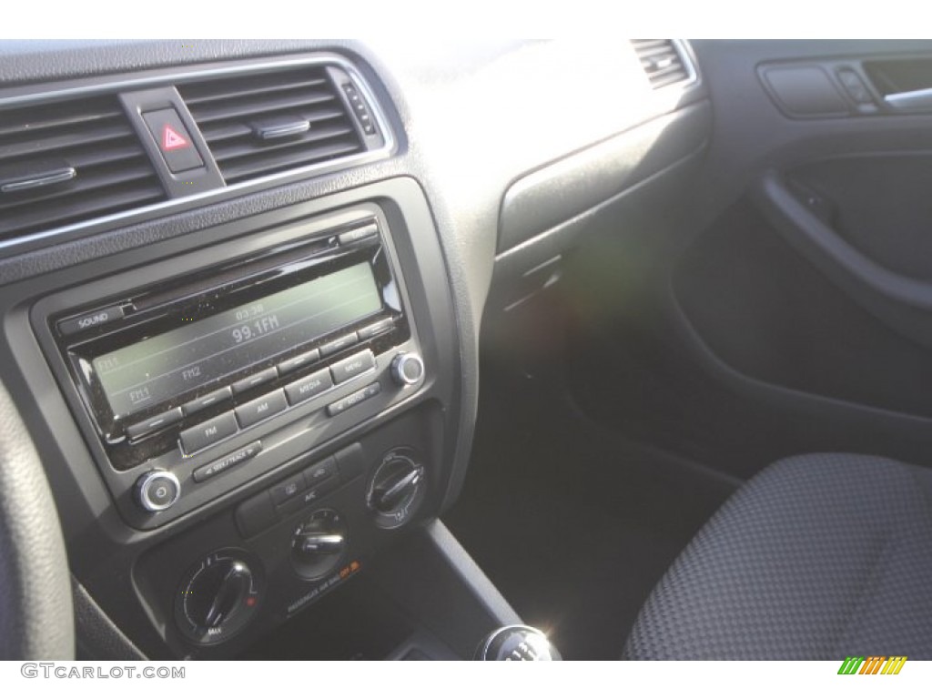 2014 Jetta S Sedan - Platinum Gray Metallic / Titan Black photo #11