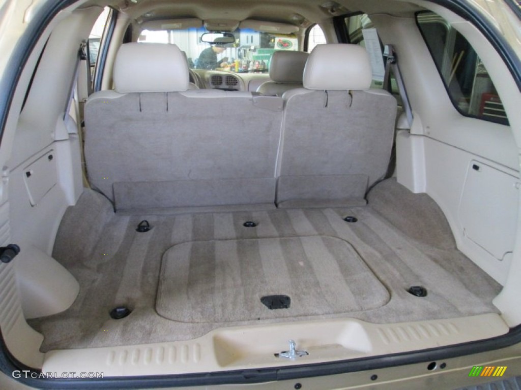 2004 Buick Rainier CXL AWD Trunk Photos