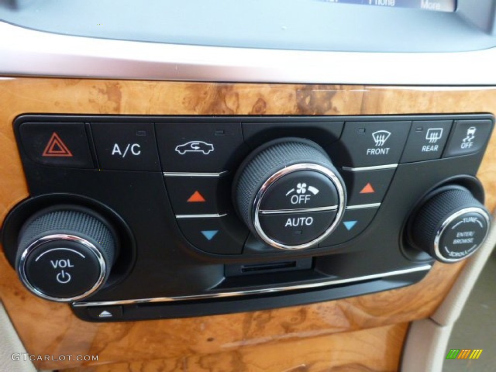 2014 Chrysler 300 C AWD Controls Photos