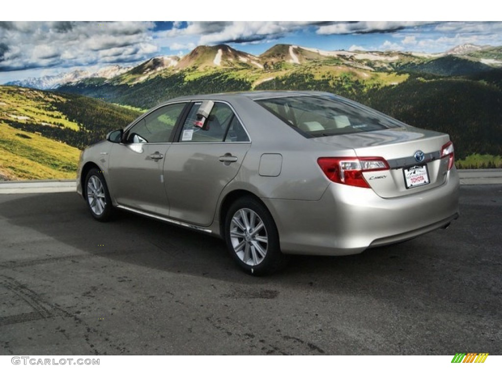 2014 Camry Hybrid XLE - Creme Brulee Metallic / Ivory photo #3