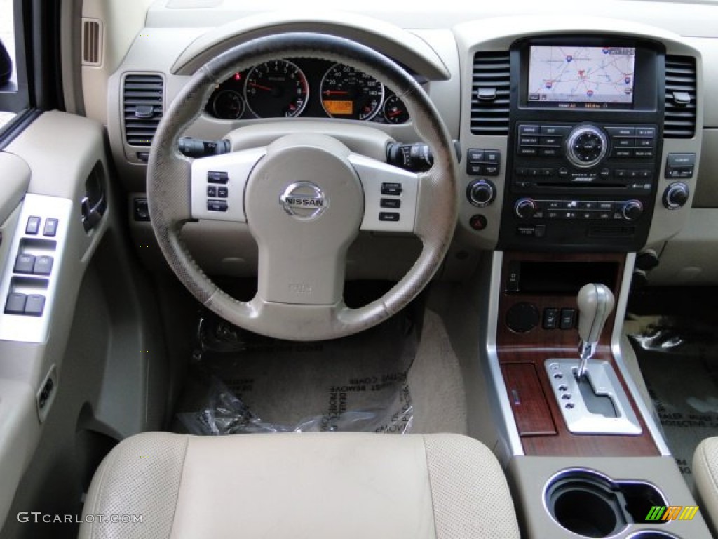 2008 Nissan Pathfinder LE V8 Dashboard Photos