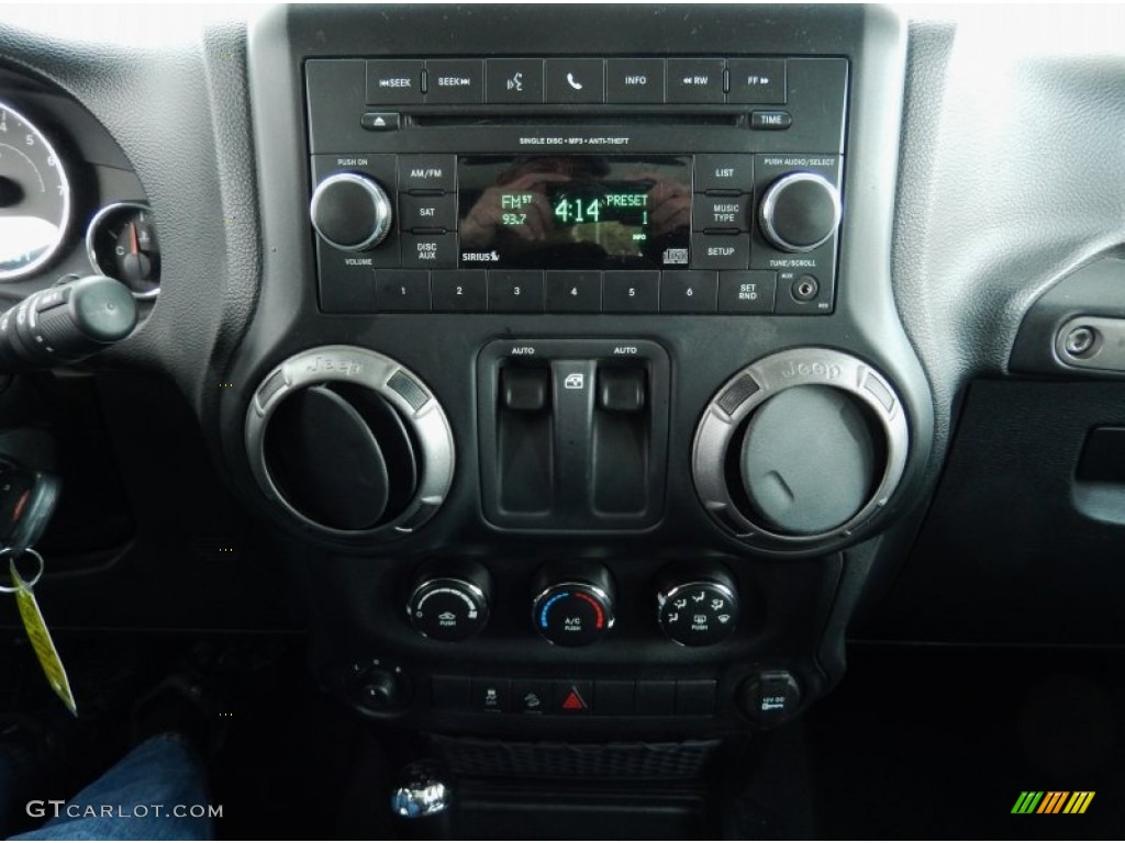 2012 Wrangler Sport 4x4 - Gecko Green / Black photo #22