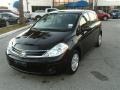 Super Black - Versa 1.8 S Hatchback Photo No. 2