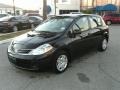 Super Black - Versa 1.8 S Hatchback Photo No. 4