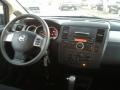 Super Black - Versa 1.8 S Hatchback Photo No. 17