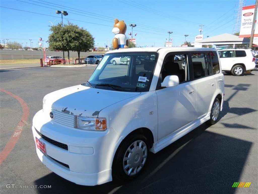 2006 xB  - Polar White / Dark Charcoal photo #3
