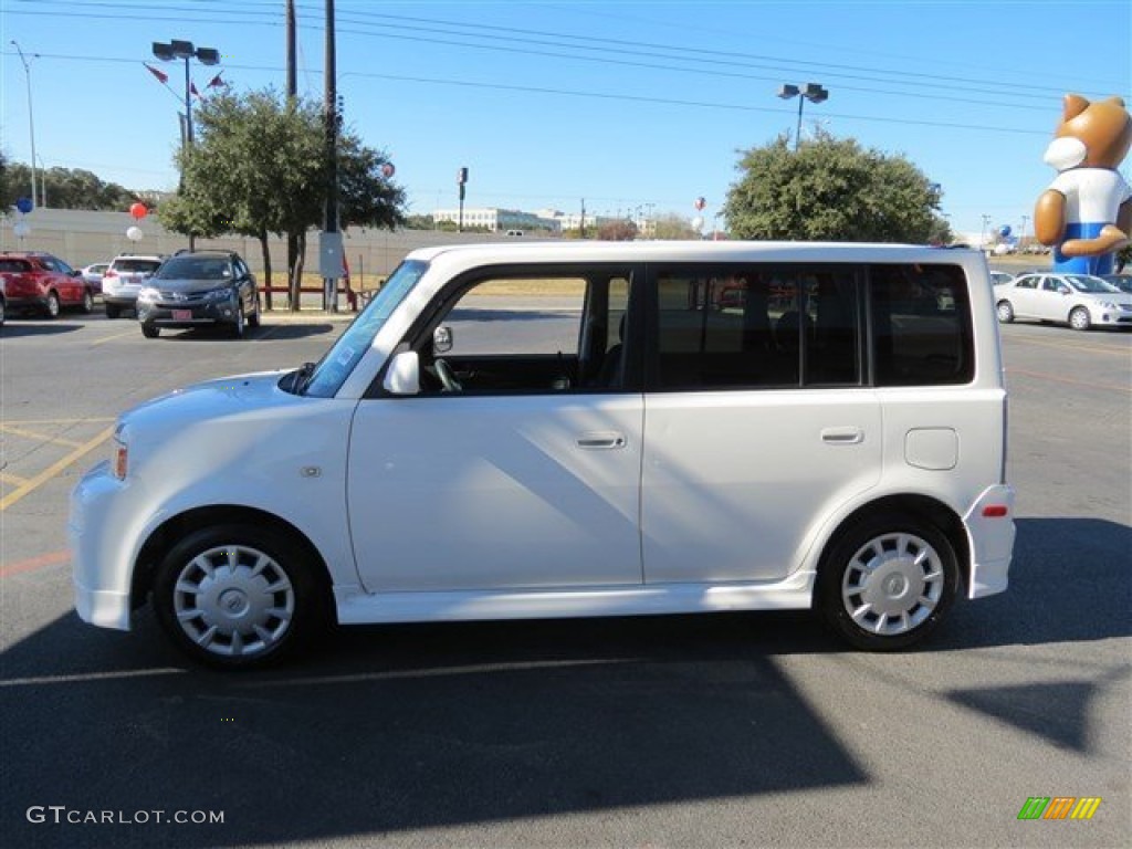 2006 xB  - Polar White / Dark Charcoal photo #4