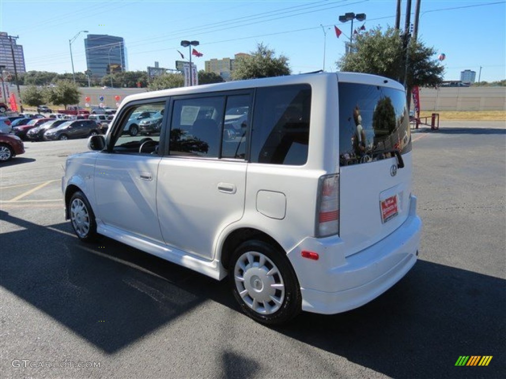 2006 xB  - Polar White / Dark Charcoal photo #5