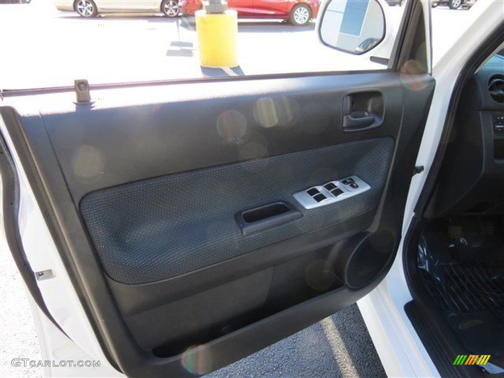 2006 xB  - Polar White / Dark Charcoal photo #10