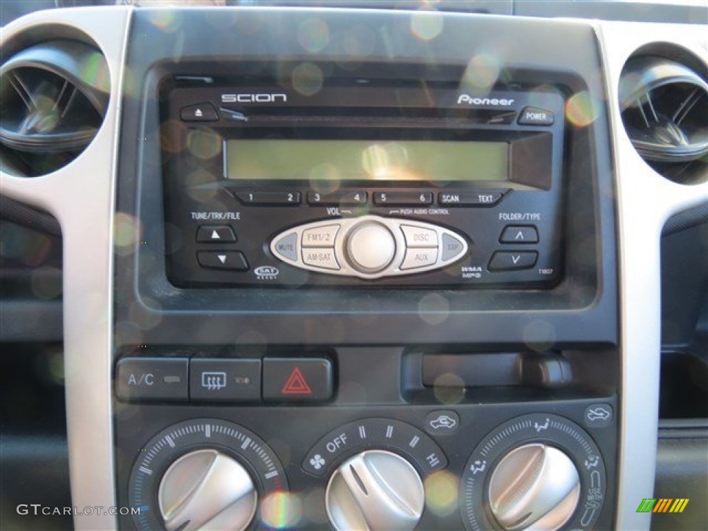 2006 xB  - Polar White / Dark Charcoal photo #15