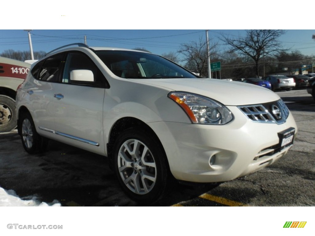 2011 Rogue SL AWD - Pearl White / Black photo #3