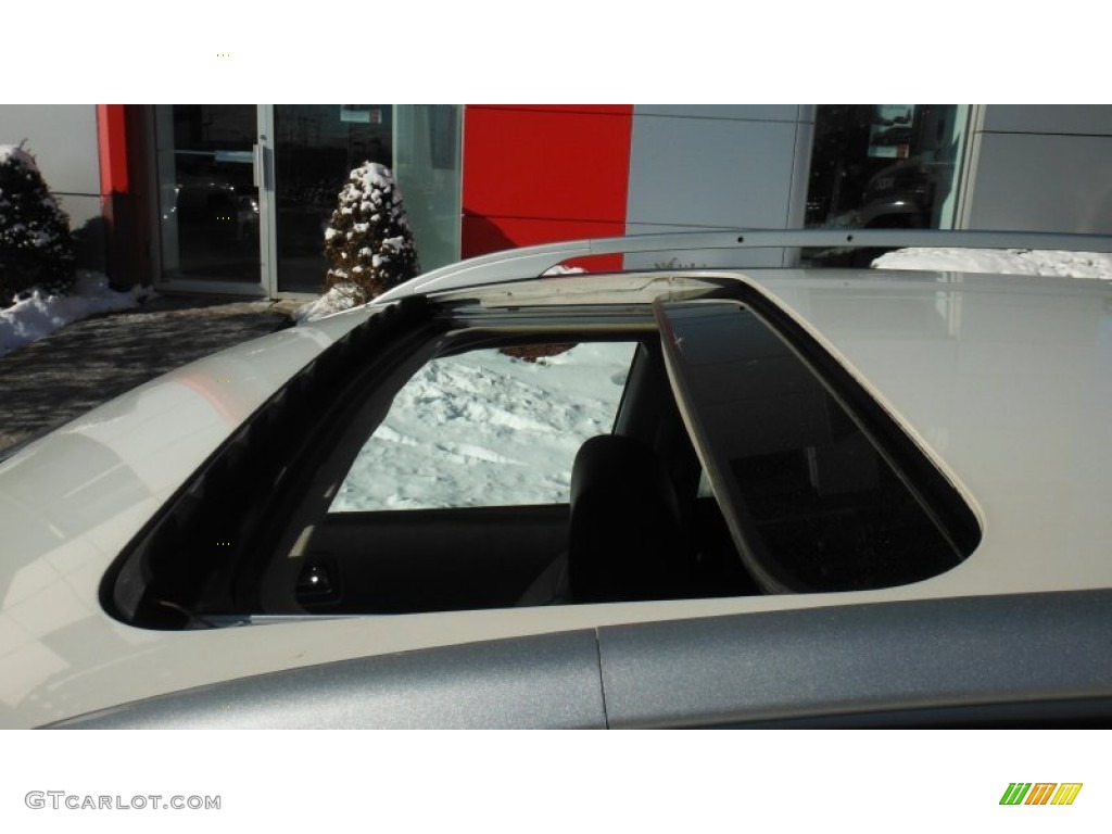 2011 Rogue SL AWD - Pearl White / Black photo #5