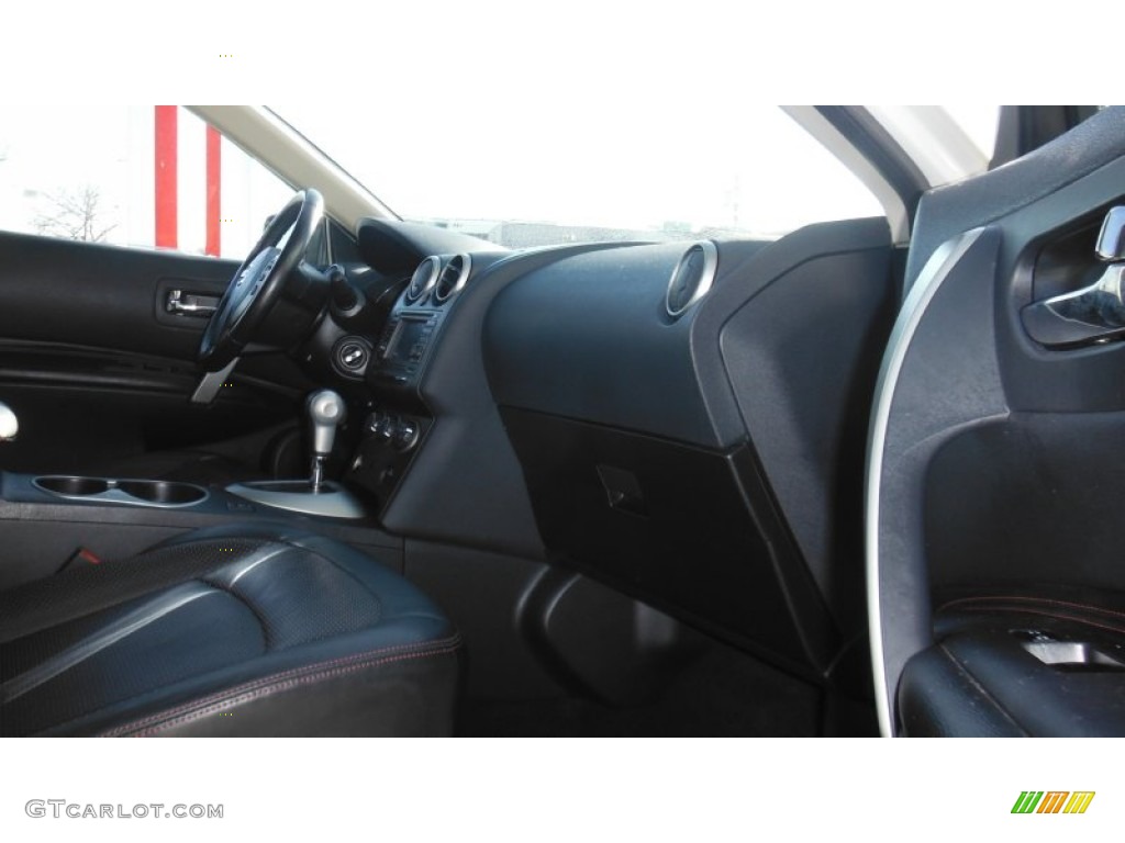 2011 Rogue SL AWD - Pearl White / Black photo #16