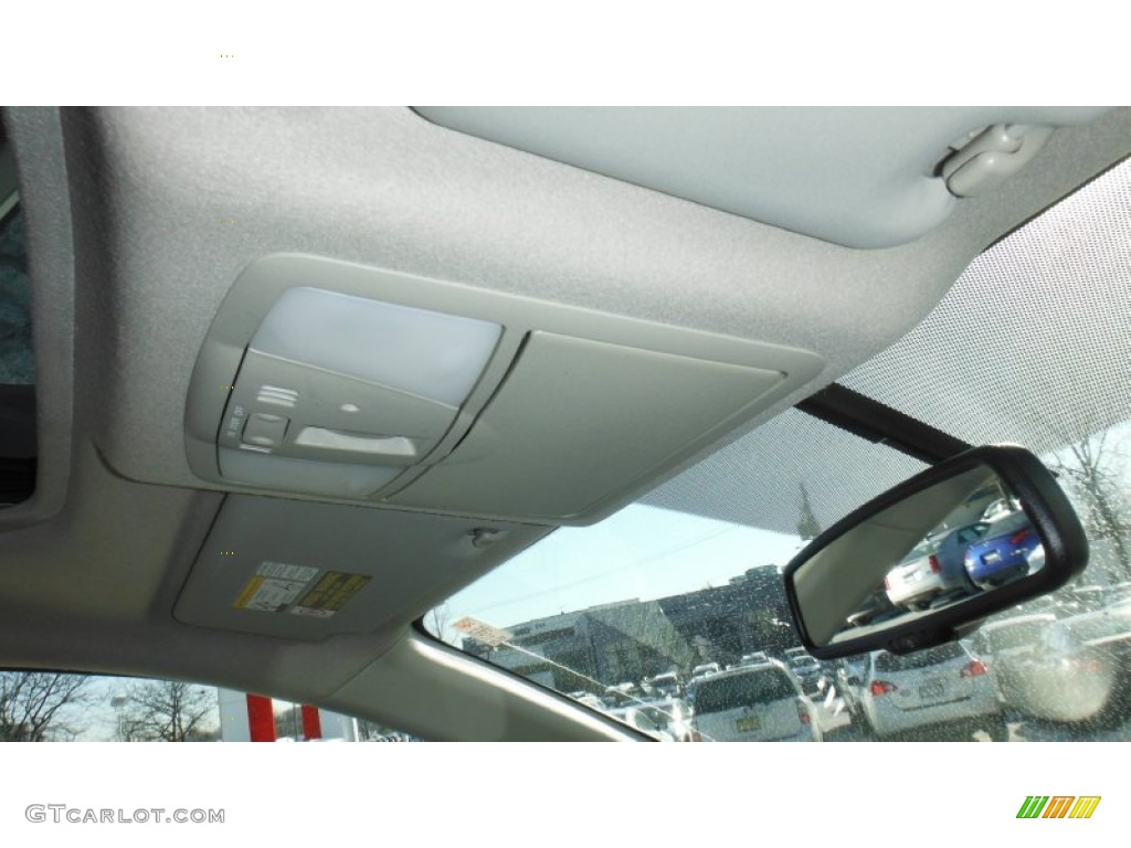 2011 Rogue SL AWD - Pearl White / Black photo #17
