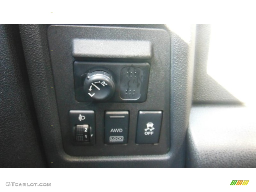 2011 Rogue SL AWD - Pearl White / Black photo #19