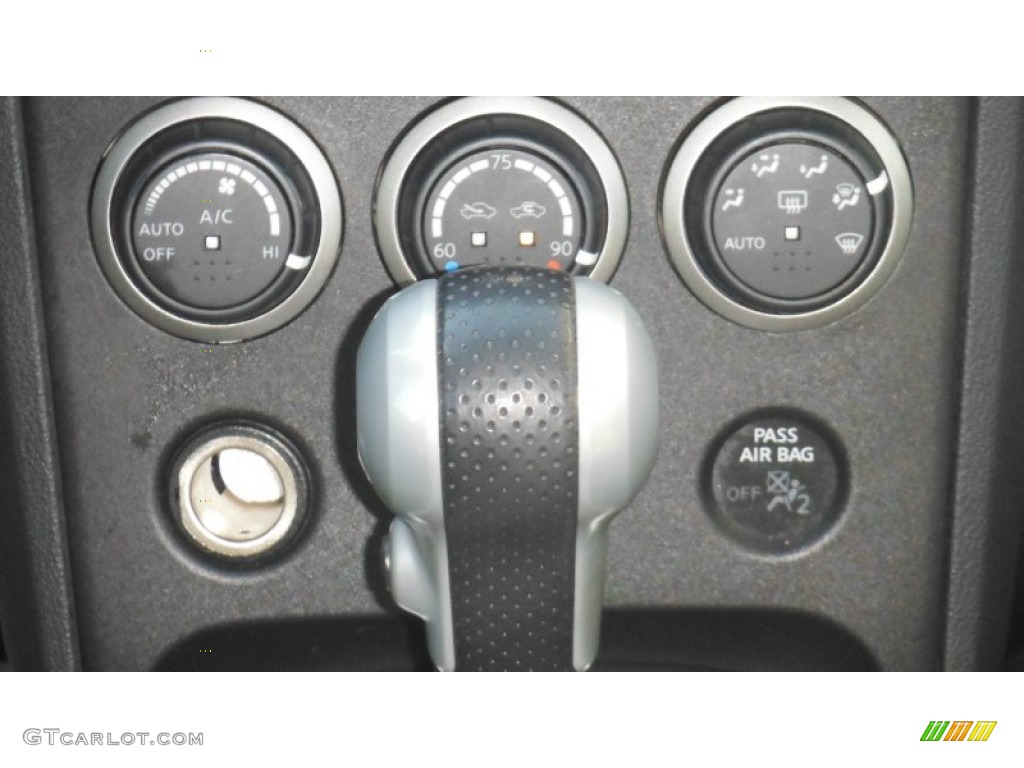 2011 Rogue SL AWD - Pearl White / Black photo #26