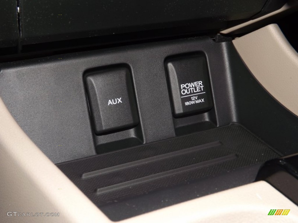 2014 Honda Civic LX Sedan Controls Photo #89427092