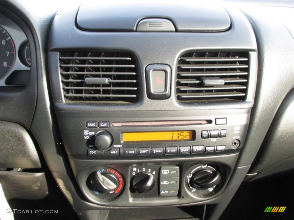 2006 Nissan Sentra SE-R Spec V Controls Photo #89430311