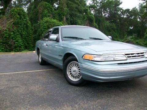 1995 Ford Crown Victoria LX Data, Info and Specs
