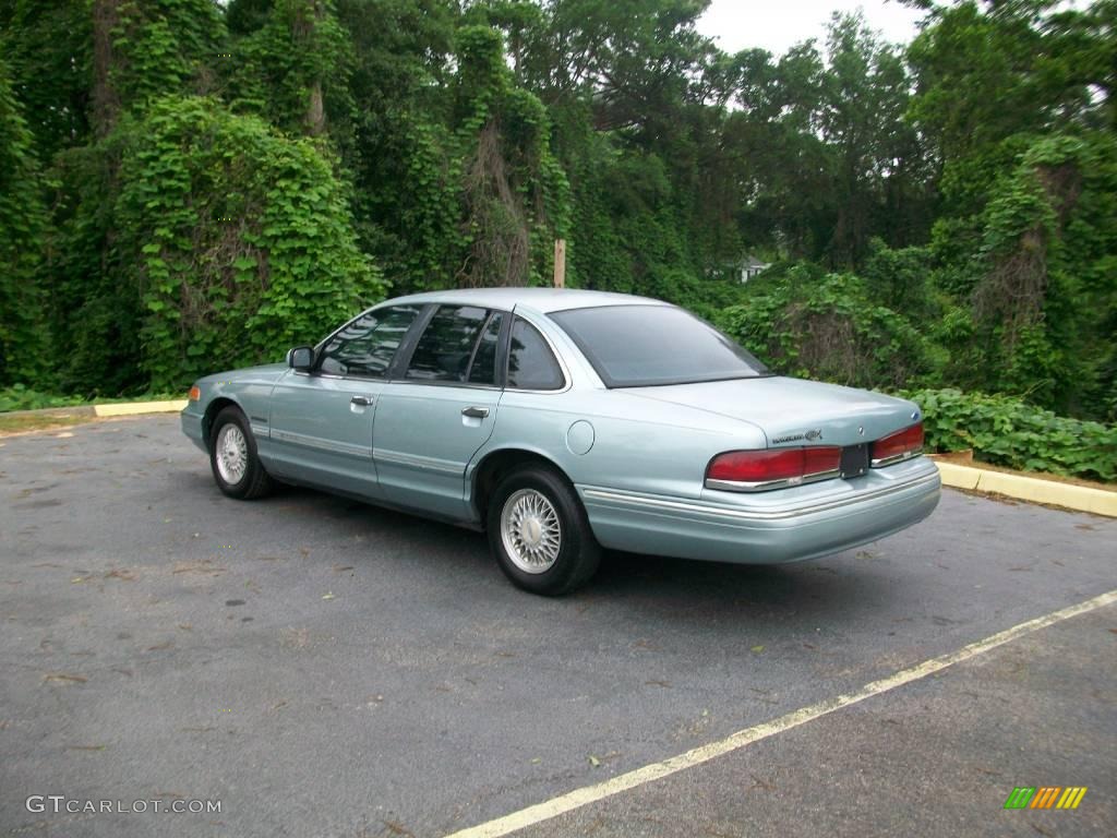 1995 Crown Victoria LX - Light Willow Metallic / Light Graphite photo #5