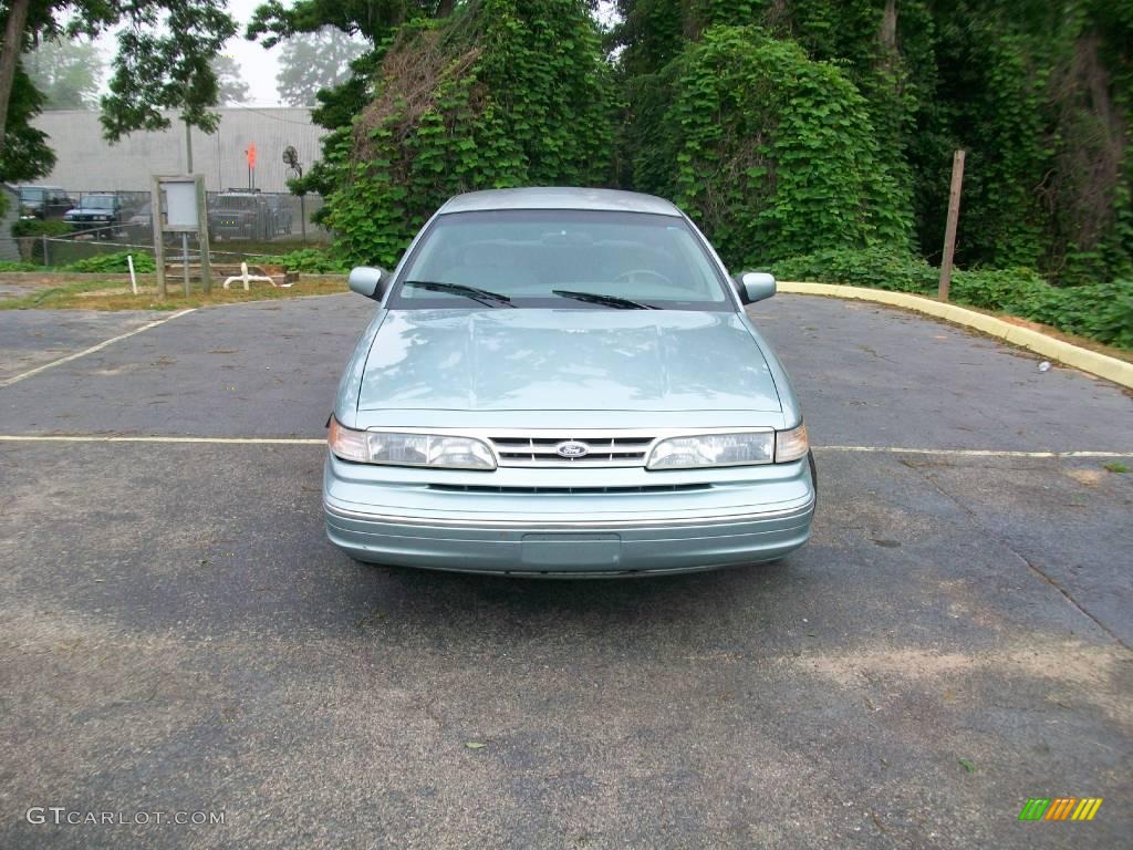 1995 Crown Victoria LX - Light Willow Metallic / Light Graphite photo #8