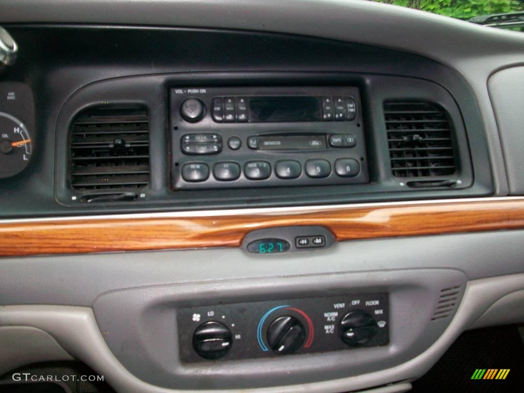 1995 Crown Victoria LX - Light Willow Metallic / Light Graphite photo #12