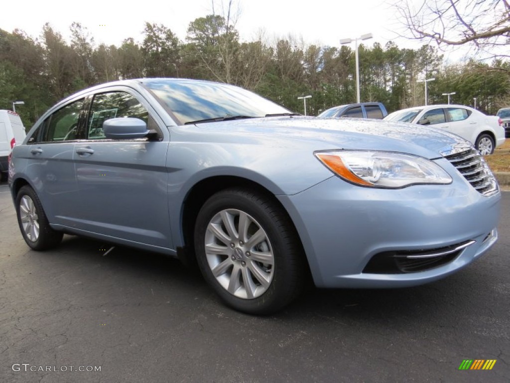 2014 200 Touring Sedan - Crystal Blue Pearl / Black/Light Frost Beige photo #4