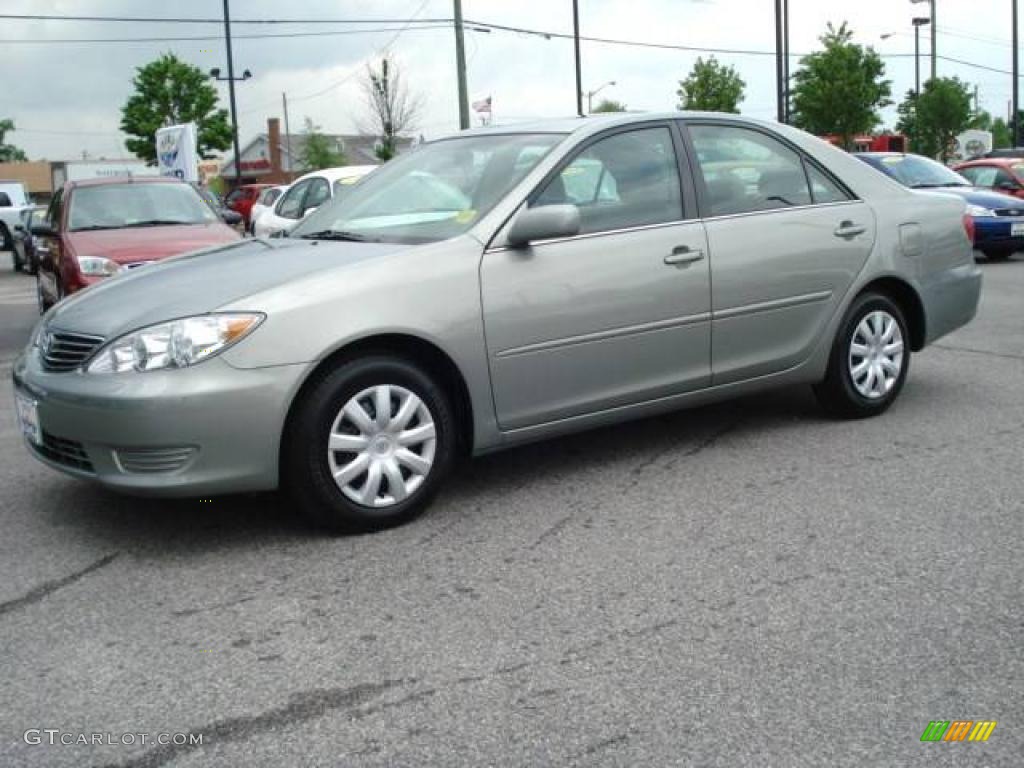 2005 Camry LE - Mineral Green Opalescent / Gray photo #2