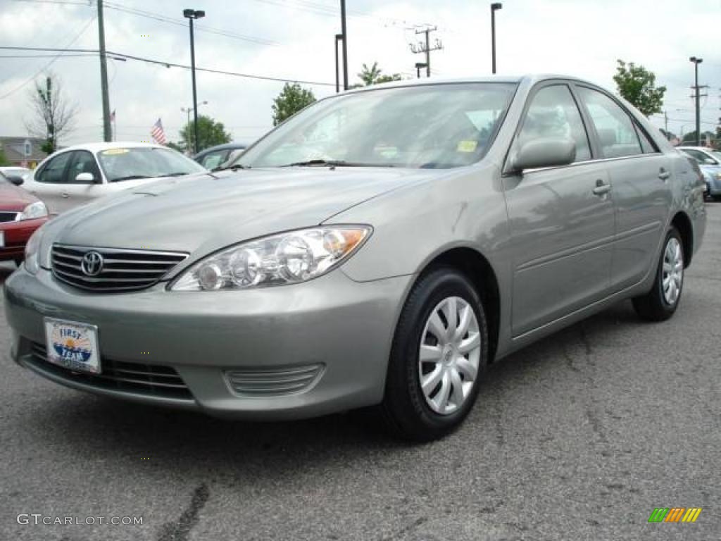 2005 Camry LE - Mineral Green Opalescent / Gray photo #3