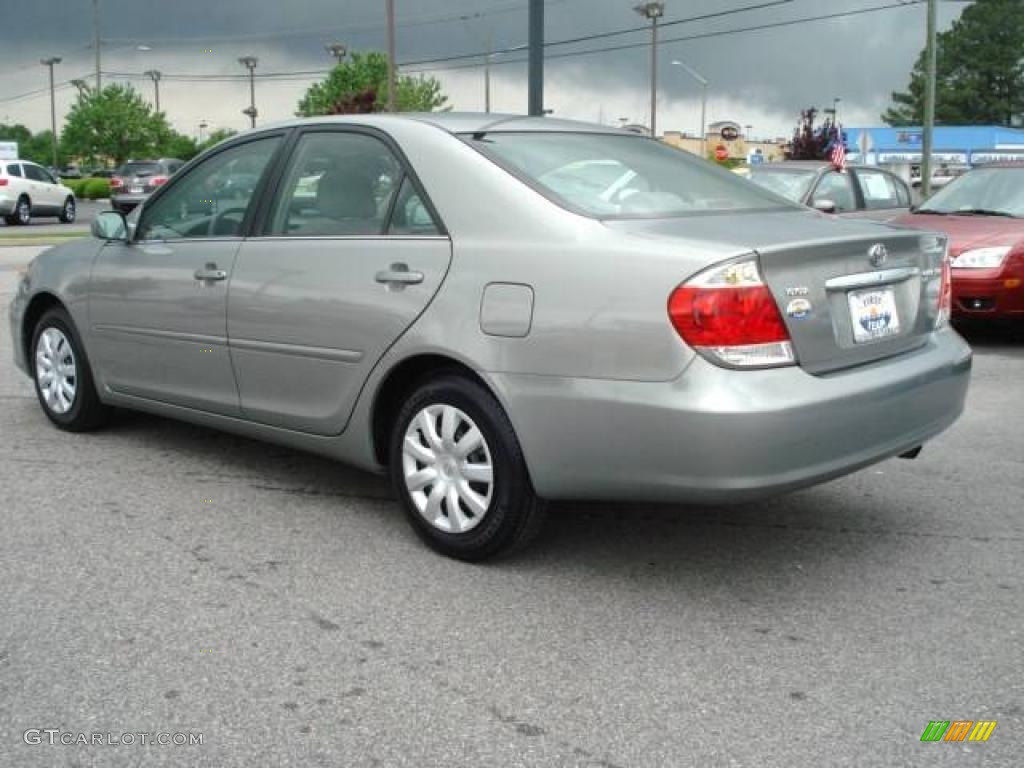 2005 Camry LE - Mineral Green Opalescent / Gray photo #6