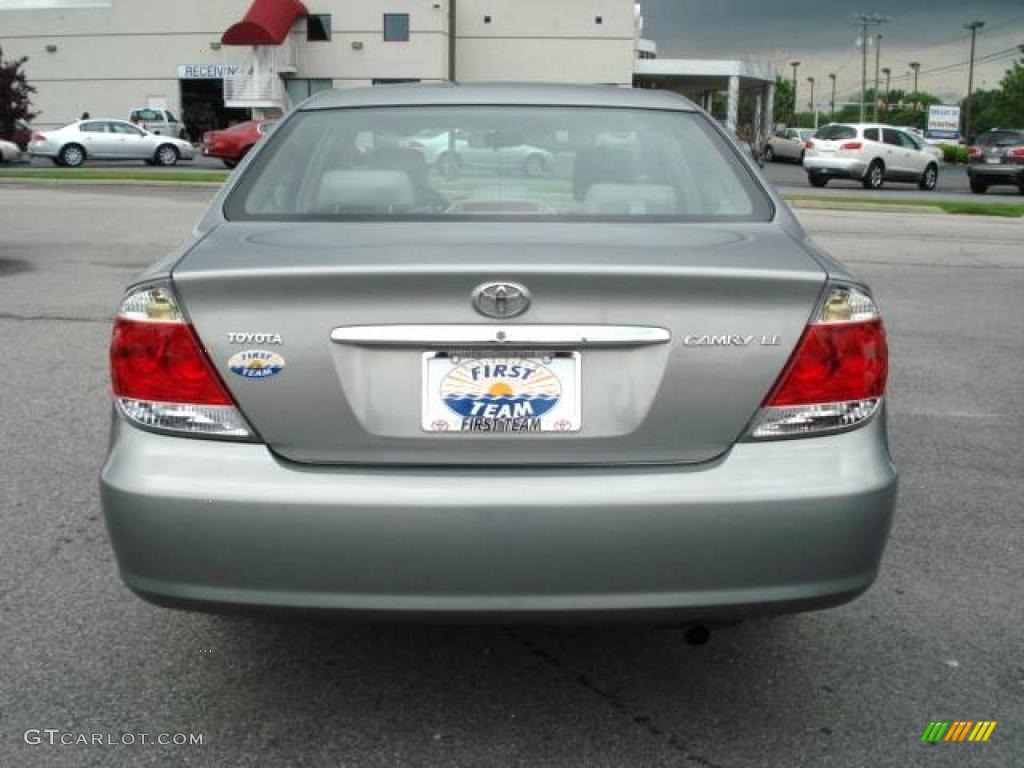 2005 Camry LE - Mineral Green Opalescent / Gray photo #7