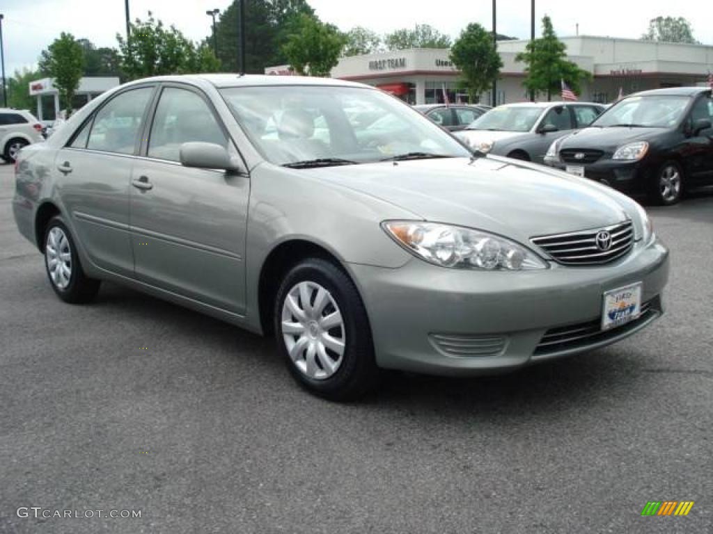 2005 Camry LE - Mineral Green Opalescent / Gray photo #10