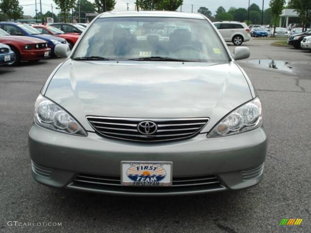 2005 Camry LE - Mineral Green Opalescent / Gray photo #11