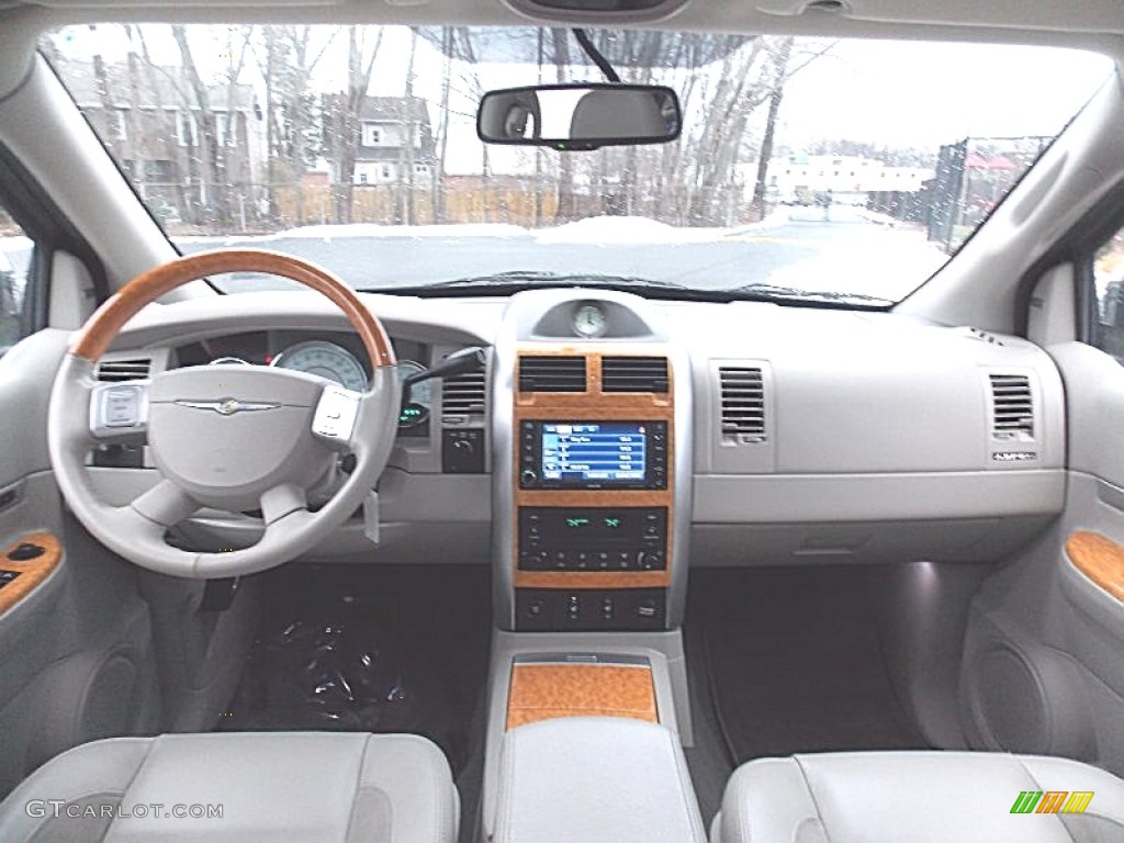2009 Chrysler Aspen Limited 4x4 Dashboard Photos