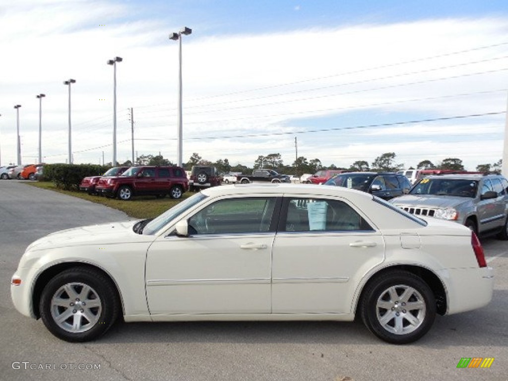 2007 300 Touring - Stone White / Dark Slate Gray/Light Graystone photo #2