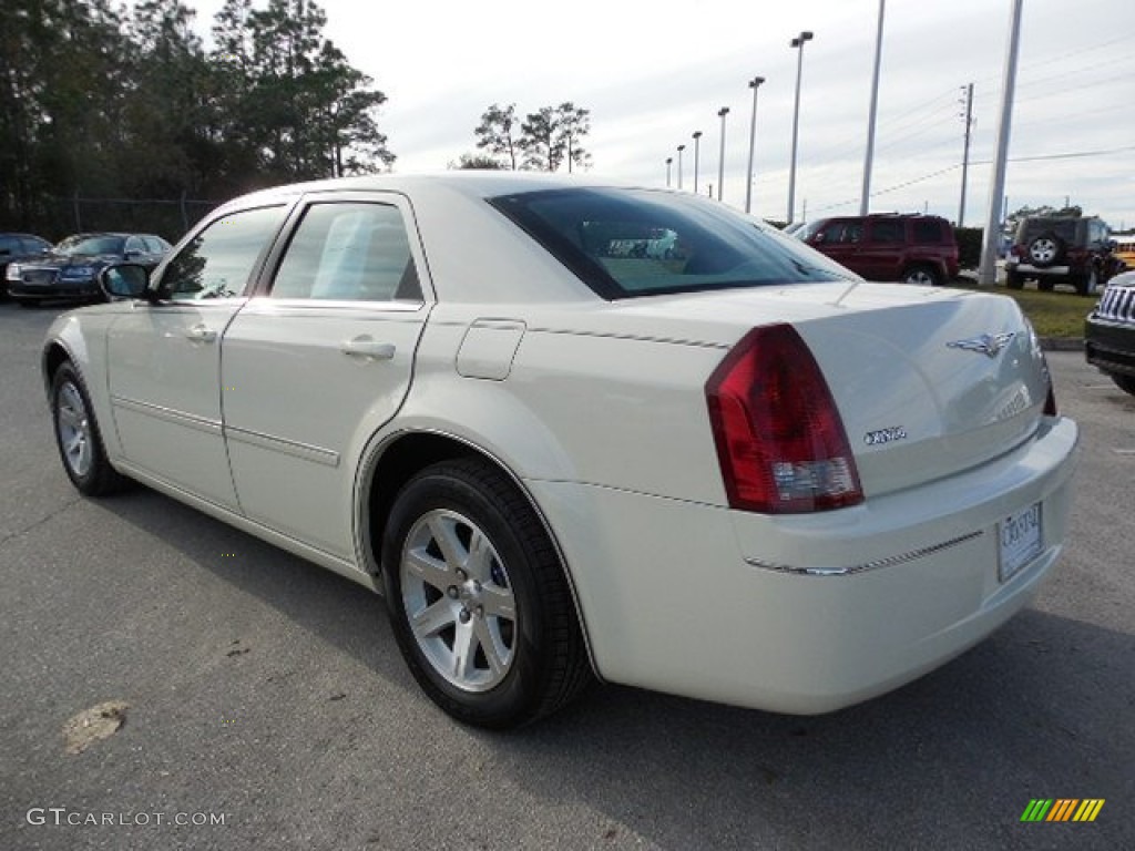 2007 300 Touring - Stone White / Dark Slate Gray/Light Graystone photo #3