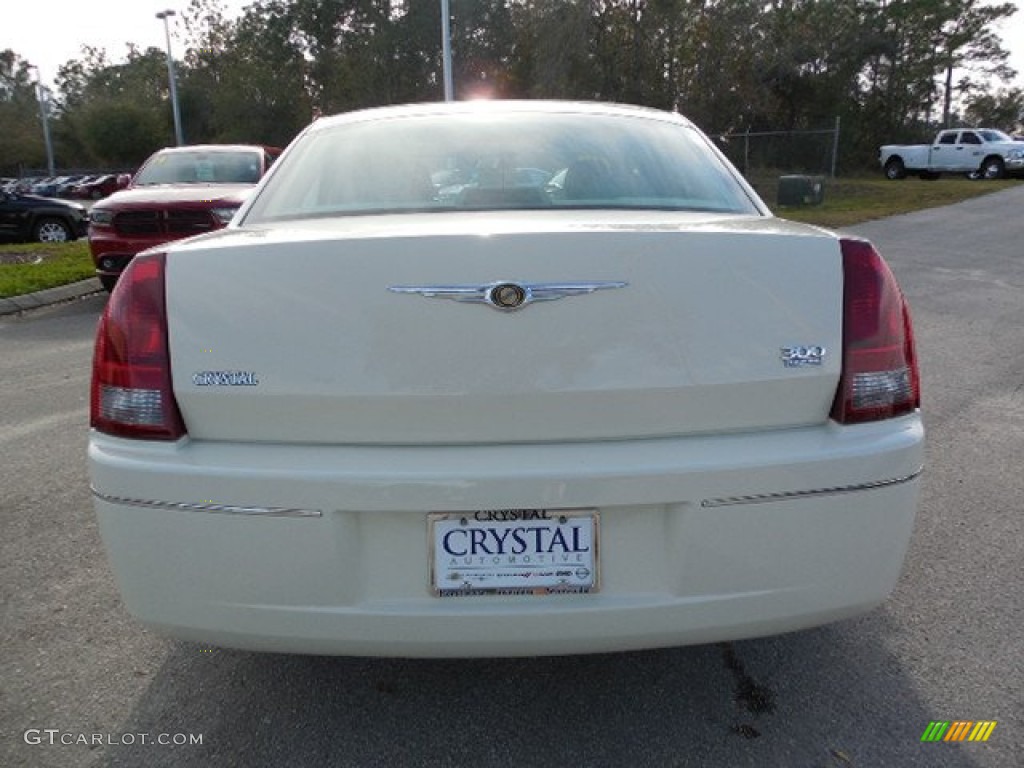 2007 300 Touring - Stone White / Dark Slate Gray/Light Graystone photo #7