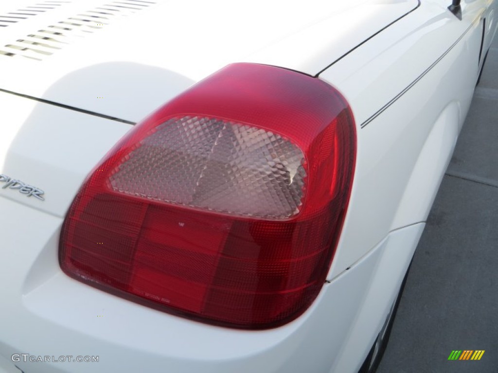 2002 MR2 Spyder Roadster - Super White / Black photo #16